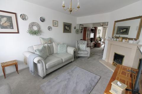 3 bedroom semi-detached house for sale, Horndean Avenue, Wigston, LE18