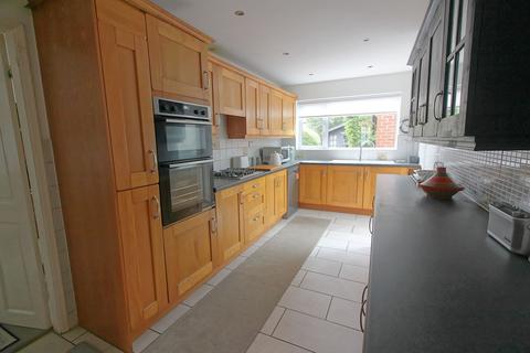 3 bedroom semi-detached house for sale, Horndean Avenue, Wigston, LE18