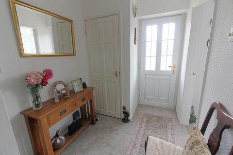 3 bedroom semi-detached house for sale, Horndean Avenue, Wigston, LE18