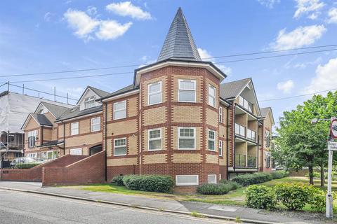 2 bedroom apartment for sale, Stag Lane, Essex IG9