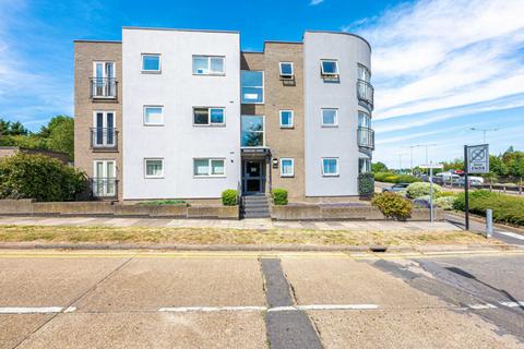 2 bed flat/apartment for rent in Prince Avenue, Westcliff-on-sea, SS0