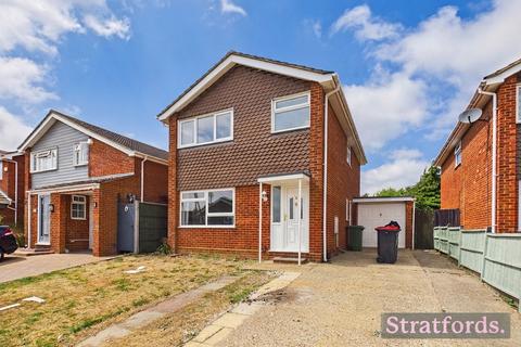 4 bedroom detached house to rent, Lothian Close, Bletchley, MK3