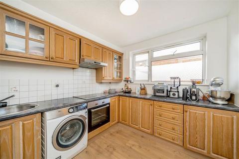 2 bedroom flat for sale, Burnt Ash Hill, London SE12