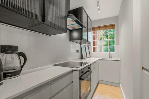 1 bedroom apartment for sale, Kings Court South, Chelsea SW3