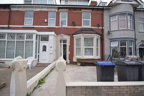 2 bedroom apartment to rent, Shaftesbury Avenue, Blackpool