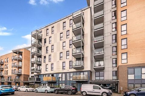 2 bedroom flat to rent, Turner Street, London E16