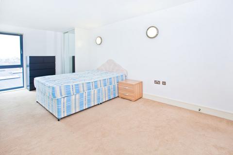 2 bedroom flat to rent, Turner Street, London E16