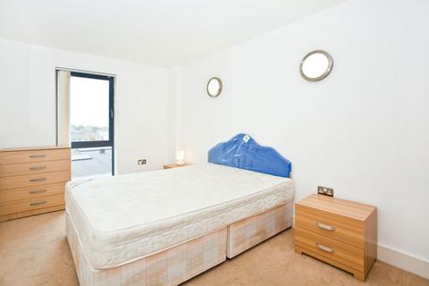 2 bedroom flat to rent, Turner Street, London E16