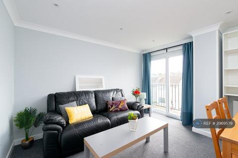 3 bedroom flat to rent, Rankin Drive, Edinburgh, EH9