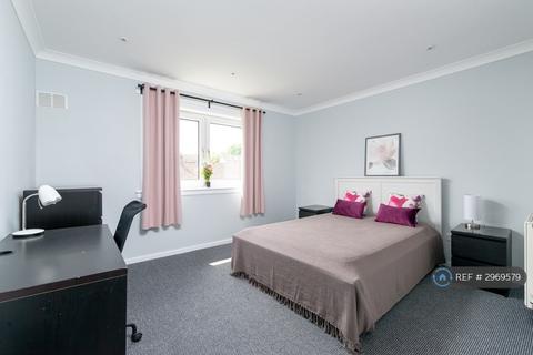 3 bedroom flat to rent, Rankin Drive, Edinburgh, EH9