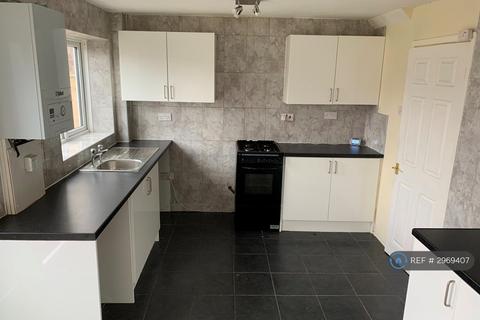 3 bedroom terraced house to rent, Peveril Walk, Macclesfield, SK11
