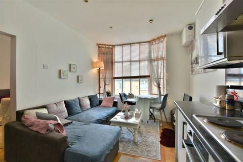 undefined, 42 Clasketgate, Lincoln LN2