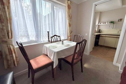 2 bedroom retirement property for sale, Longhedge, Dunstable