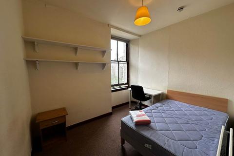 4 bedroom flat to rent, 119 2/2 Nethergate, Dundee,