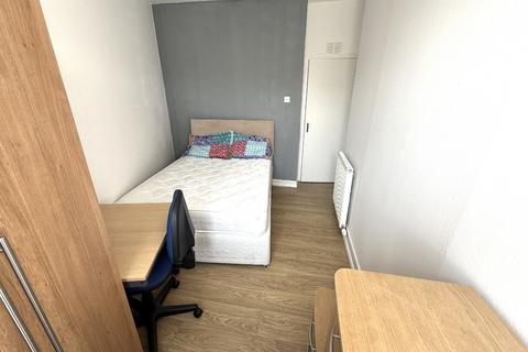 2 bedroom flat to rent, Rosemount Viaduct, Rosemount, Aberdeen, AB25
