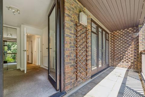 Castelnau, Barnes, London, SW13