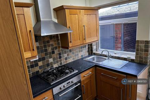 3 bedroom detached house to rent, Brendan Avenue, De55 4Jd, DE55