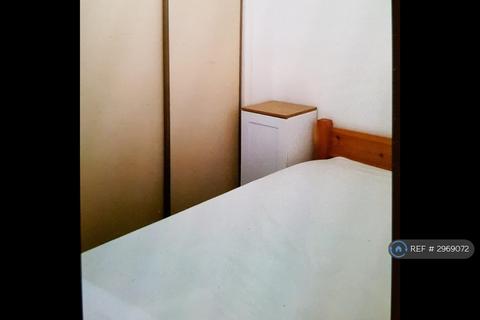 1 bedroom flat to rent, John Silkin Lane, London, SE8