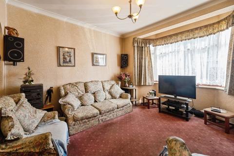 3 bedroom terraced house for sale, Roll Gardens, Ilford, IG2
