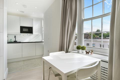 Studio to rent, Queensway, W2