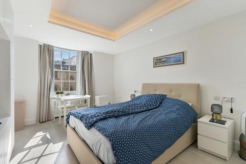 Studio to rent, Queensway, W2