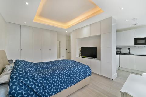 Studio to rent, Queensway, W2