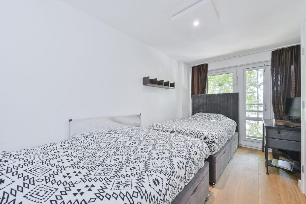 Apartment in London - View 5