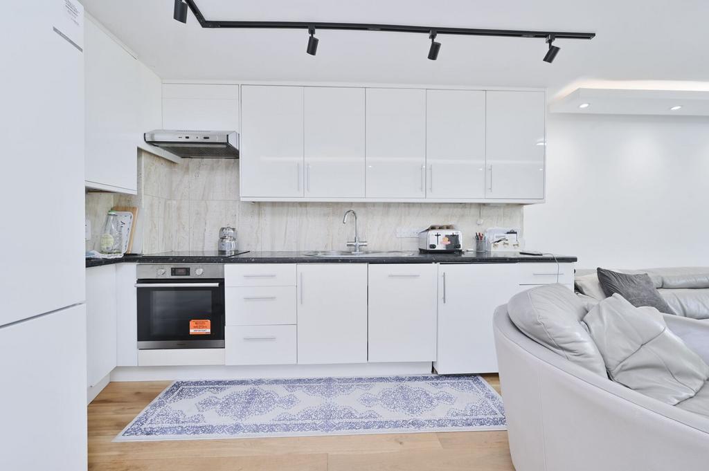 Apartment in London - More