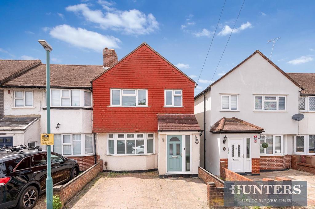 Detached house exterior, driveway