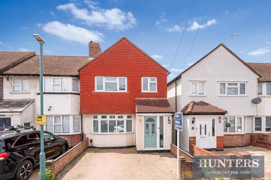 Detached house exterior, driveway