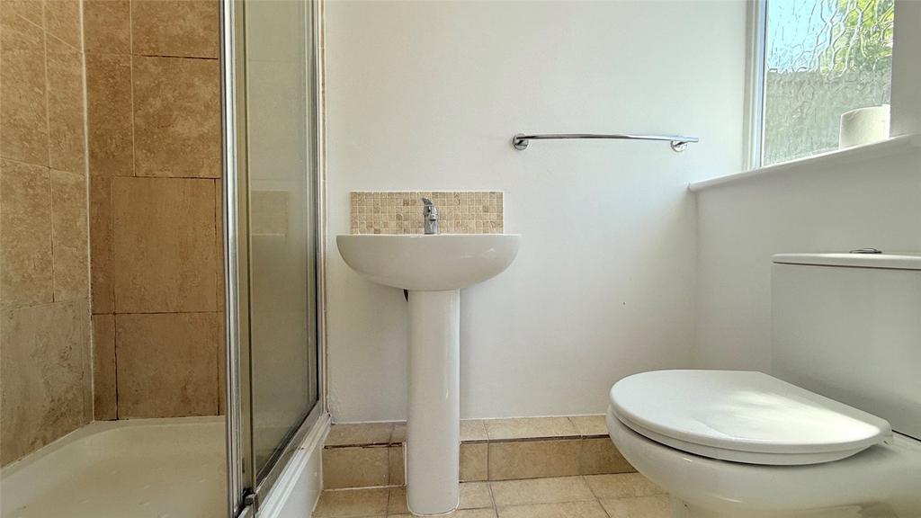Apartment in Christchurch, Pokesdown, Bournemouth - View 4