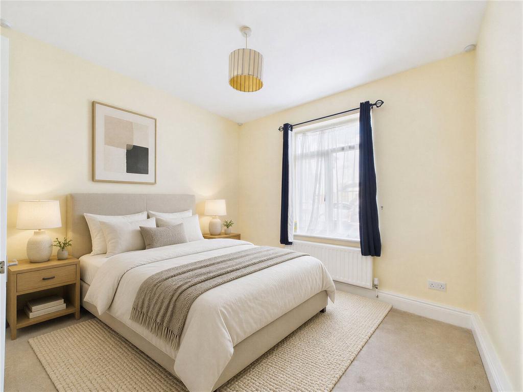 Apartment in Christchurch, Pokesdown, Bournemouth - View 5