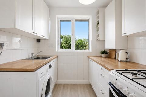2 bedroom apartment for sale, Dryden Close, Hainult, IG6