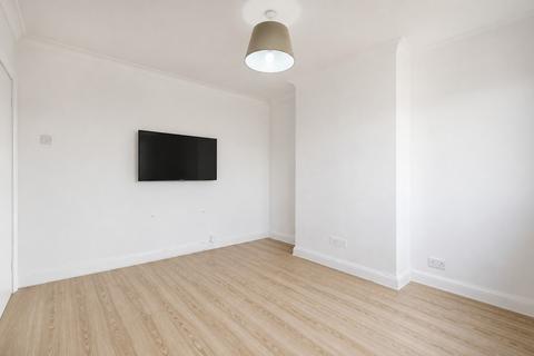 2 bedroom apartment for sale, Dryden Close, Hainult, IG6