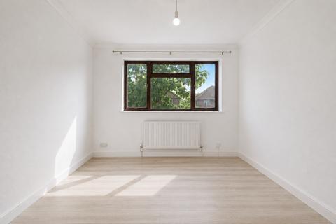 2 bedroom apartment for sale, Dryden Close, Hainult, IG6