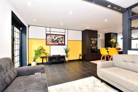 4 bed terraced house for rent in Caroline Square Margate CT9