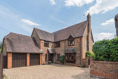 5 bedroom detached house for sale, St. Andrews Close, Wraysbury, TW19