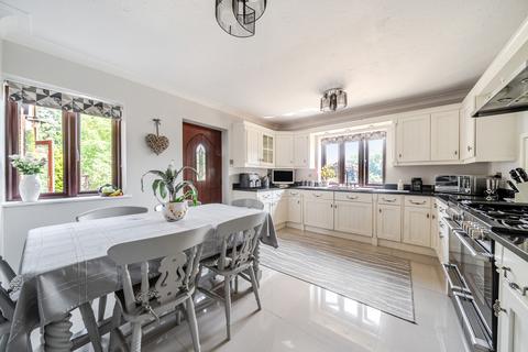 5 bedroom detached house for sale, St. Andrews Close, Wraysbury, TW19