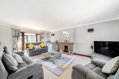 5 bedroom detached house for sale, St. Andrews Close, Wraysbury, TW19
