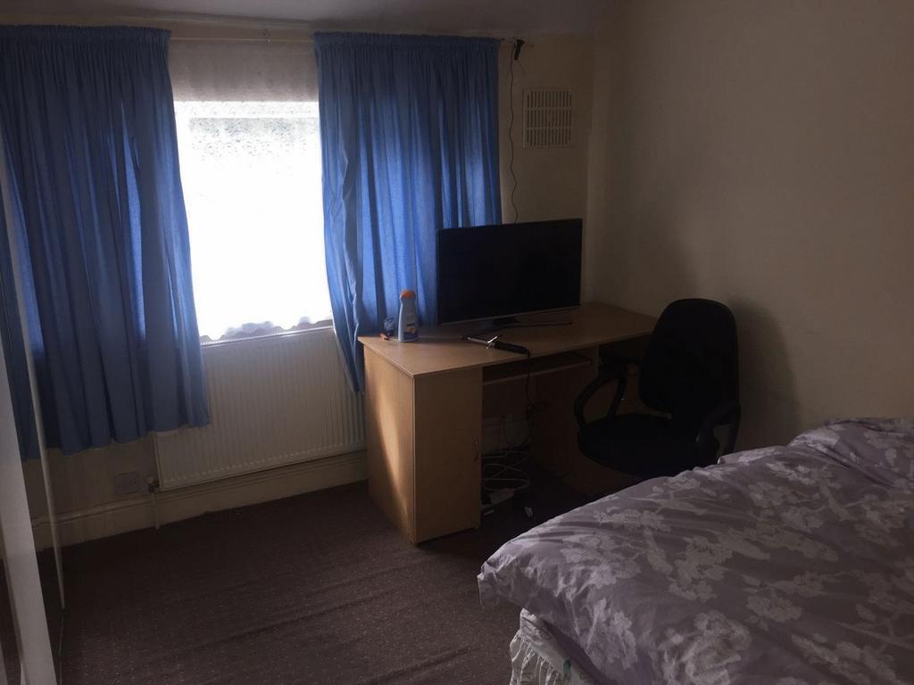 Dyas Avenue, Birmingham, West Midlands, B42 - View 6