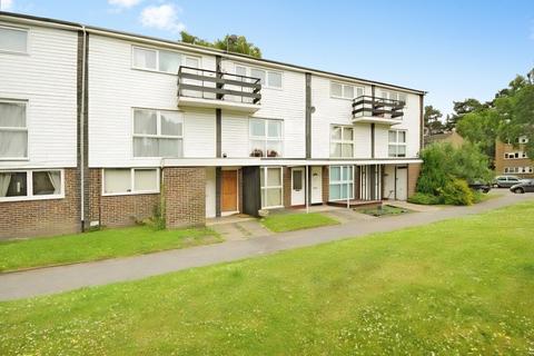 2 bed flat/apartment for rent in Thornhill, Bracknell, RG12