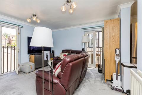 2 bedroom flat for sale, Updown Hill, Haywards Heath