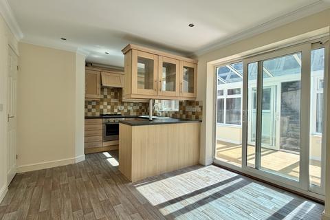 3 bedroom semi-detached house to rent, Crossley Close, Kingsteignton