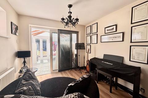 3 bedroom semi-detached house for sale, Valley Road, Melton Mowbray, LE13