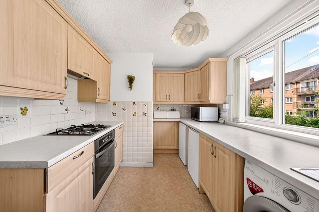 Apartment in Edinburgh, Clermiston - View 2