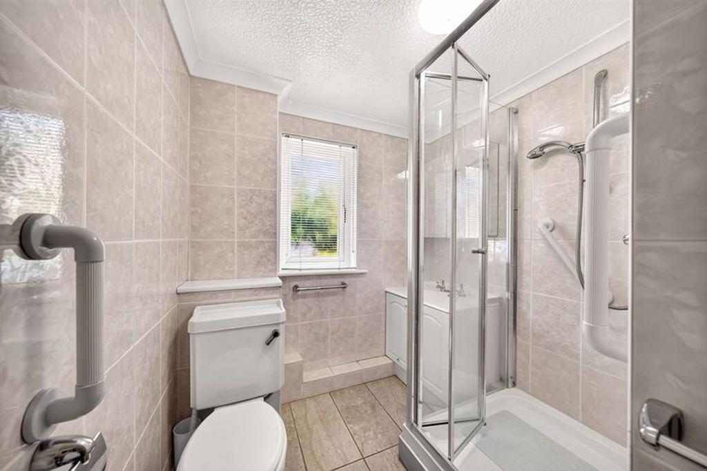 Apartment in Edinburgh, Clermiston - View 4