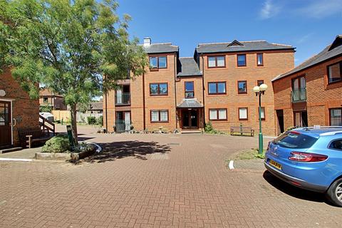 undefined, Saddlers Walk, Kings Langley