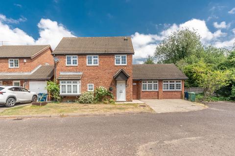 3 bedroom detached house for sale, Newlands Close, Hatch End, Pinner, HA5