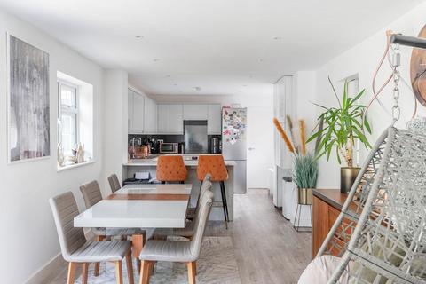 3 bedroom detached house for sale, Newlands Close, Hatch End, Pinner, HA5