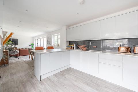 3 bedroom detached house for sale, Newlands Close, Hatch End, Pinner, HA5